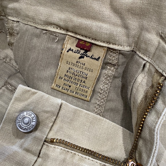 7 for all mankind shorts - Picture 3 of 4